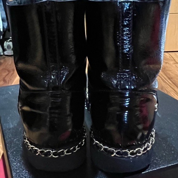 Chanel shearling lined chain boots size 37 - Picture 4 of 12